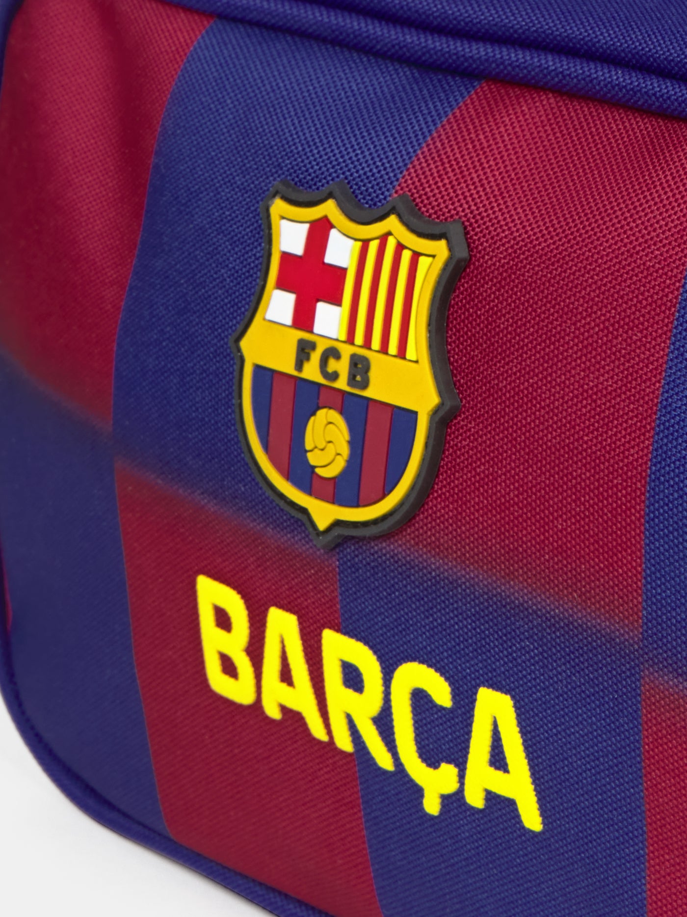 Red and blue toiletry bag with FC Barcelona crest and 'Barça' text on the front.