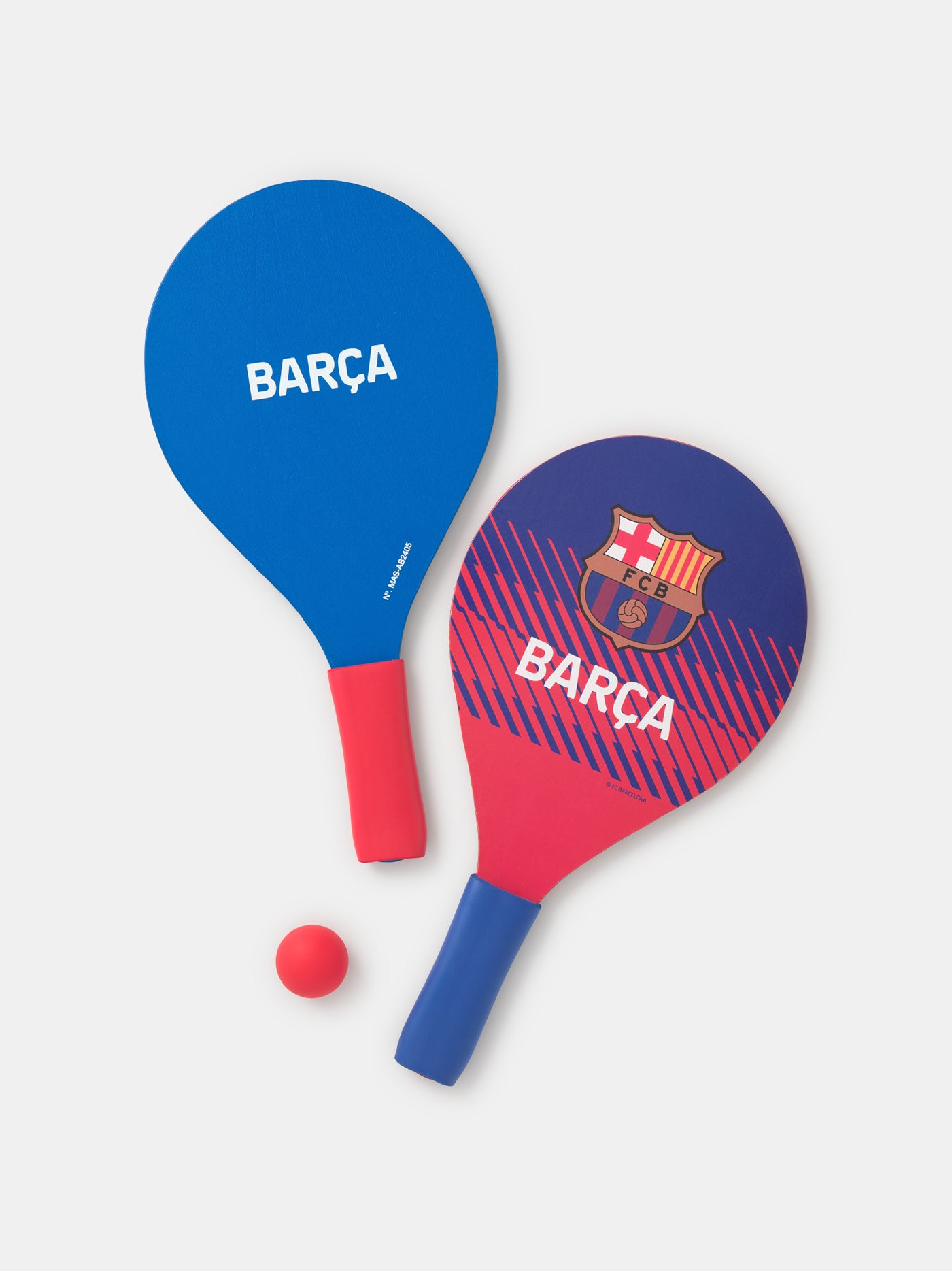 Blue and red paddle and ball beach set with Barça crest.