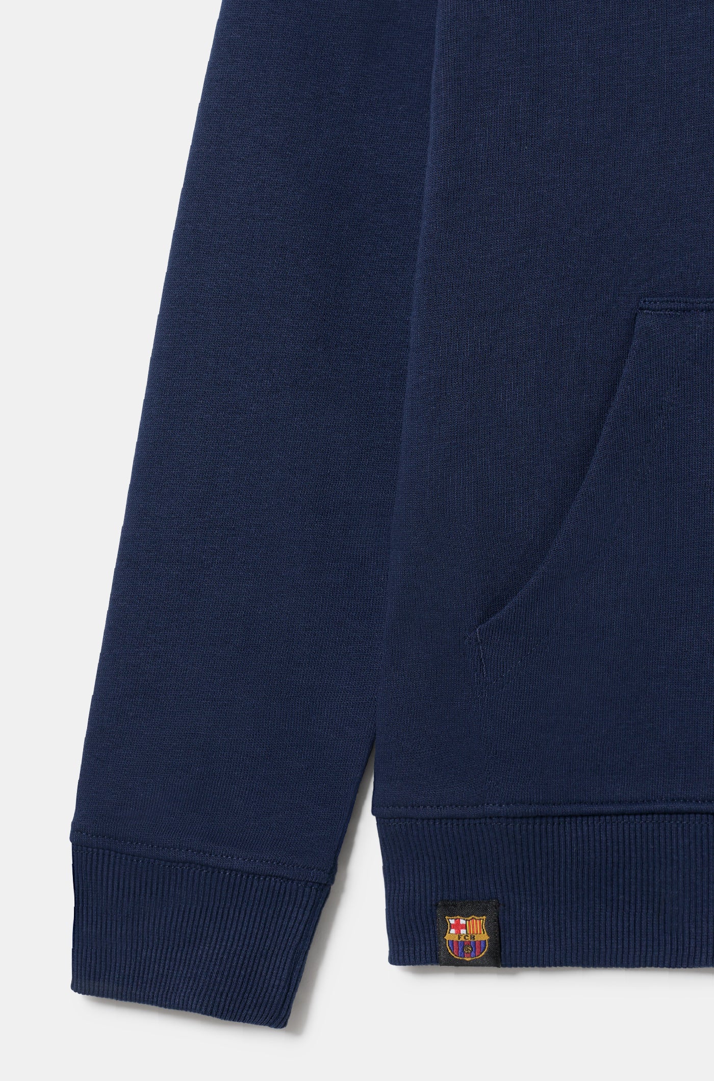 Navy blue FC Barcelona hoodie with front kangaroo pocket. The front displays white and red text reading “EST. 1899 FUTBOL CLUB BARCELONA” above the club’s crest, accompanied by the words “FORÇA BARÇA” in smaller text on each side of the crest.