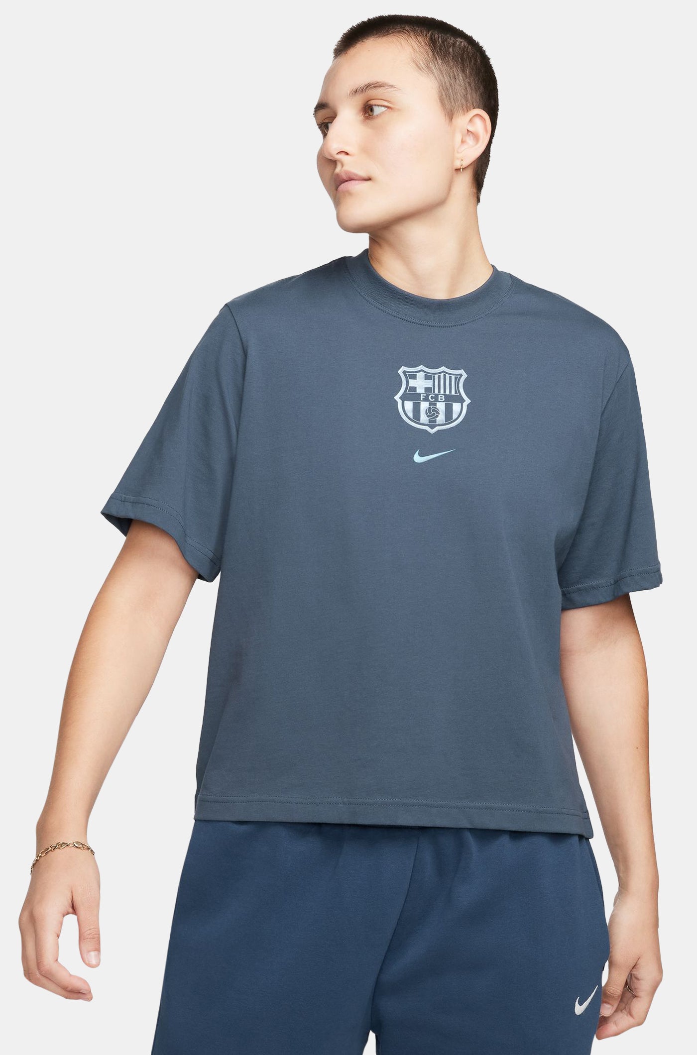 Camiseta gris escudo Barça Nike – Barça Official Store Spotify Camp Nou