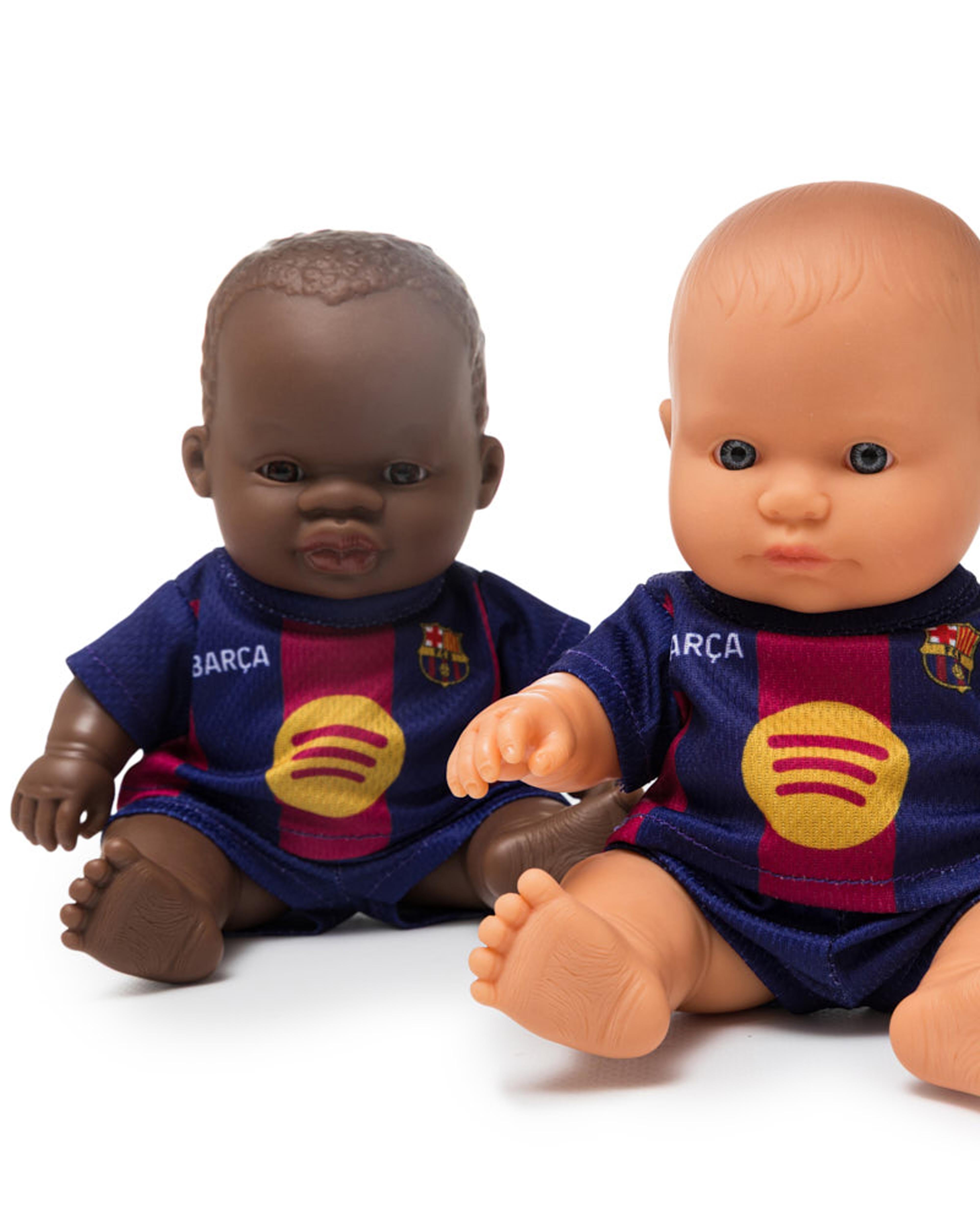 キッズ向けホームキット姿のバルサ ドール | FC Barcelona – Barça