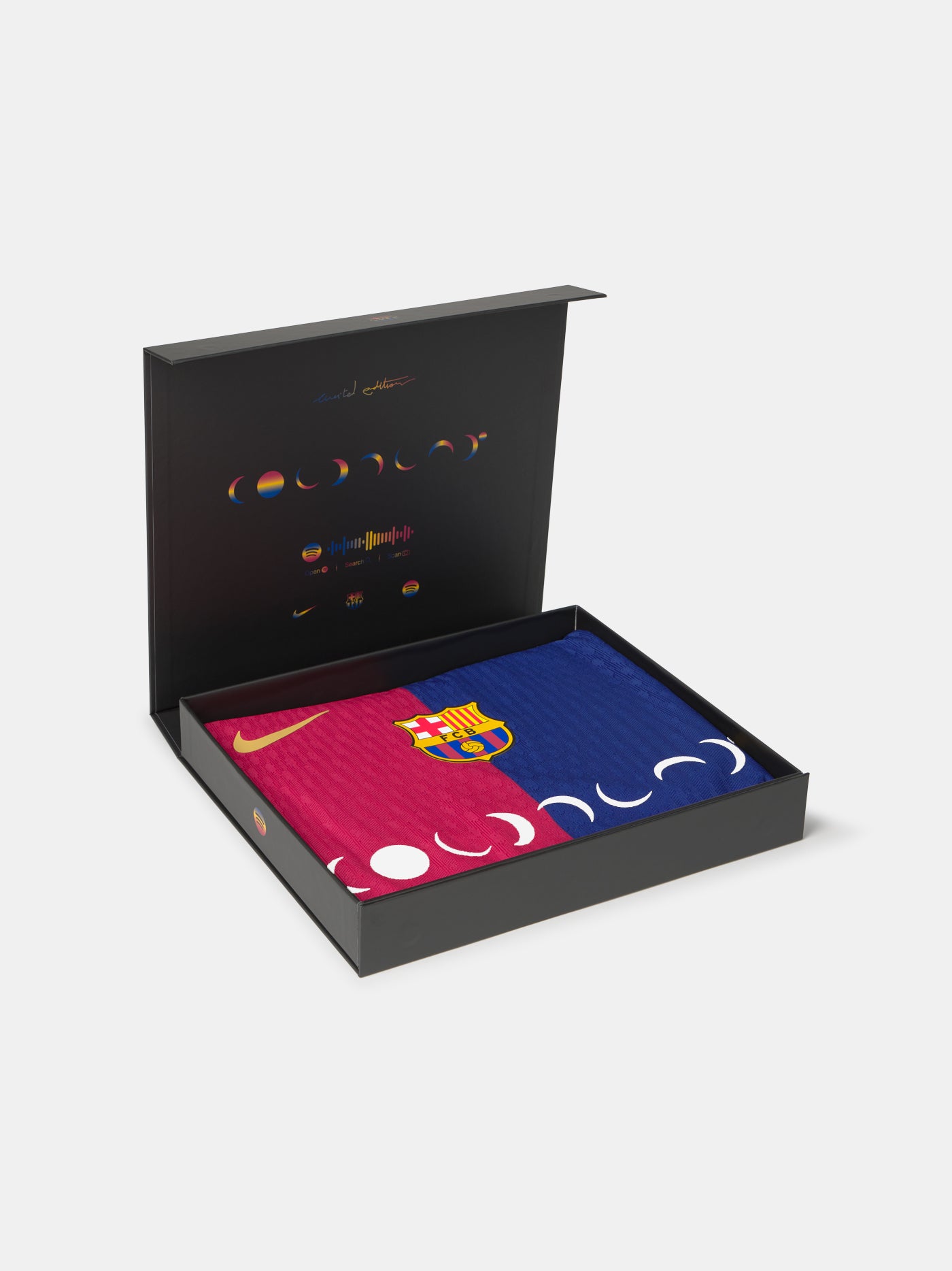 SIGNÉE | Édition Limitée Maillot Domicile Homme FC BARCELONA x COLDPLAY 24/25 signée par les titulaires du match masculin El Clásico (26/10) et du match féminin contre SD Eibar (02/11)