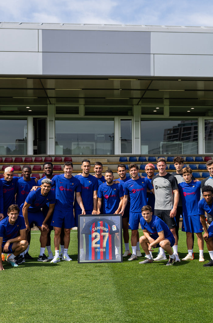 T-shirt SIGNED by the men's first team - Limited Edition of the 1st men's kit of FC Barcelona 22/23
