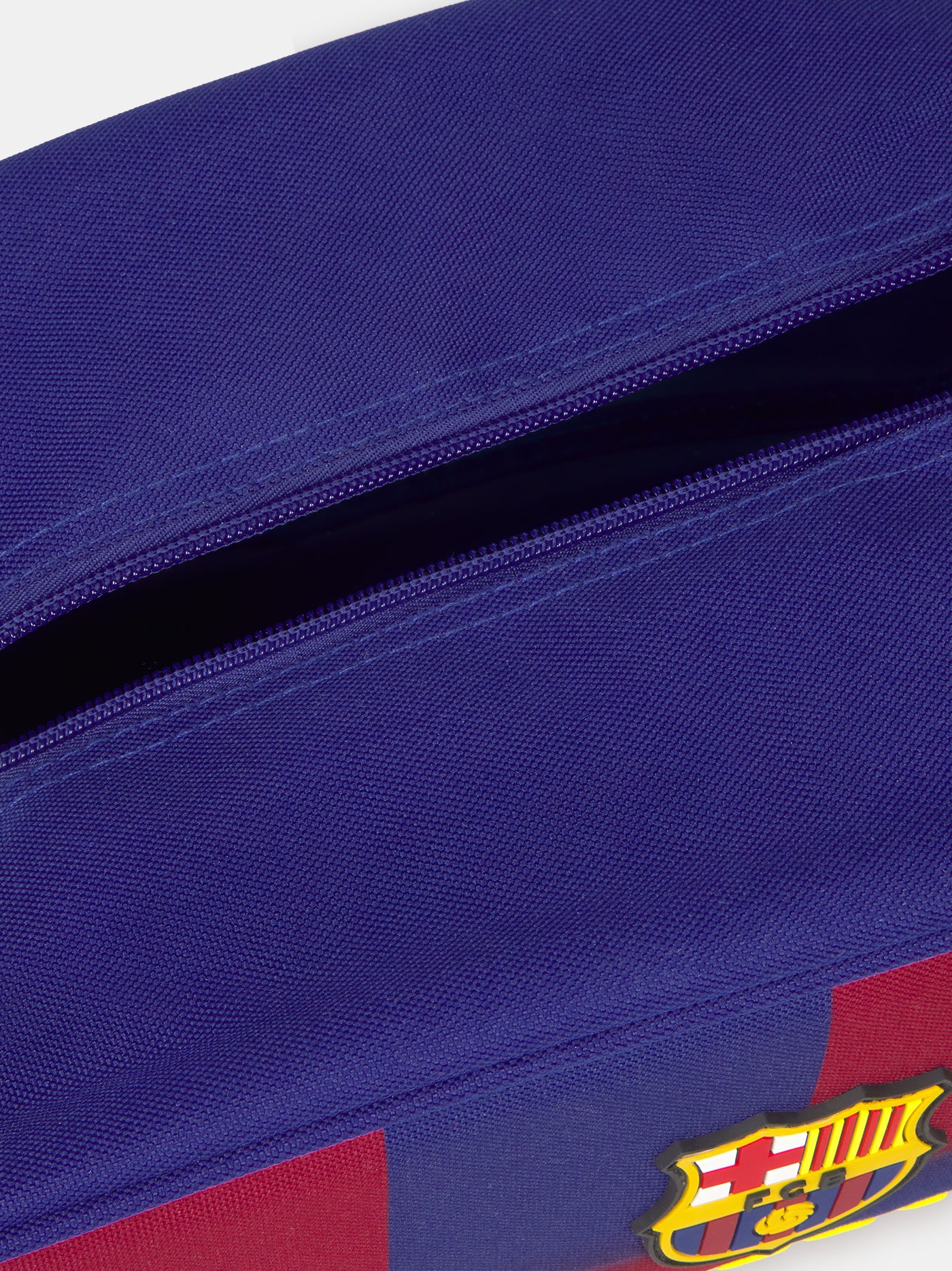 Red and blue checkered toiletry bag with FC Barcelona crest and 'Barça' text on the side.