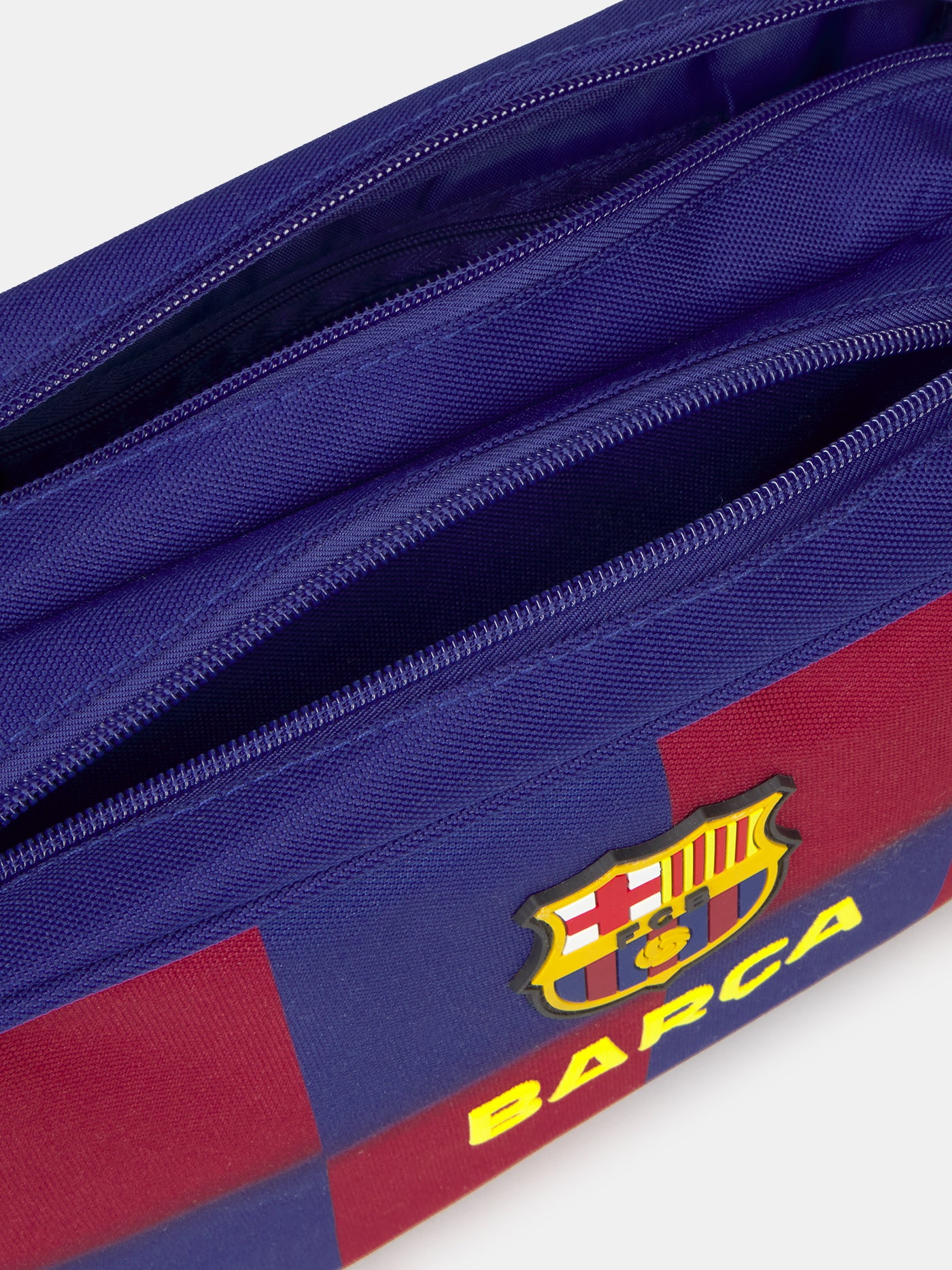 Red and blue toiletry bag with FC Barcelona crest and 'Barça' text on the front.