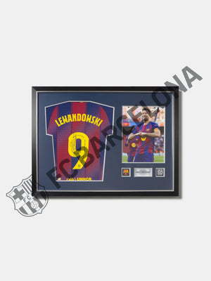 Camiseta de la primera equipación 25/26 del FC Barcelona firmada por Lewandowski y enmarcada