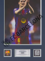 Camiseta de la primera equipación 25/26 del FC Barcelona firmada por Gavi y enmarcada