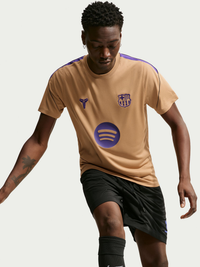 Camiseta de entrenamiento de entrenador de la segunda equipación de hombre FC Barcelona x Kobe Bryant 26/27