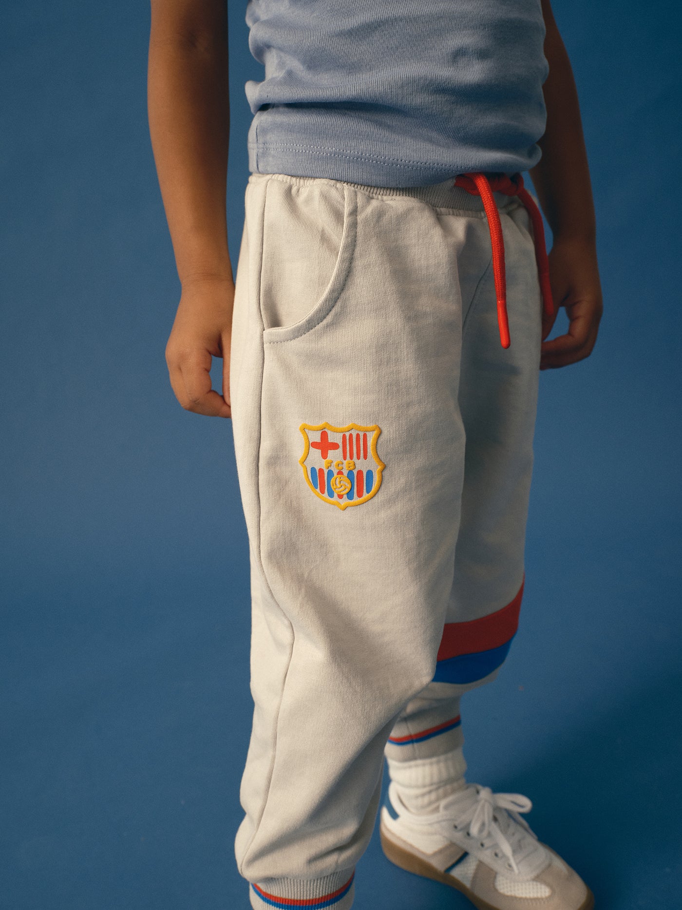 Pantalón Gris Escudo Barça - Niño/a