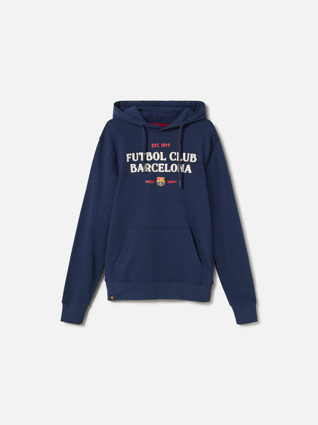 Navy blue FC Barcelona hoodie with front kangaroo pocket. The front displays white and red text reading “EST. 1899 FUTBOL CLUB BARCELONA” above the club’s crest, accompanied by the words “FORÇA BARÇA” in smaller text on each side of the crest.