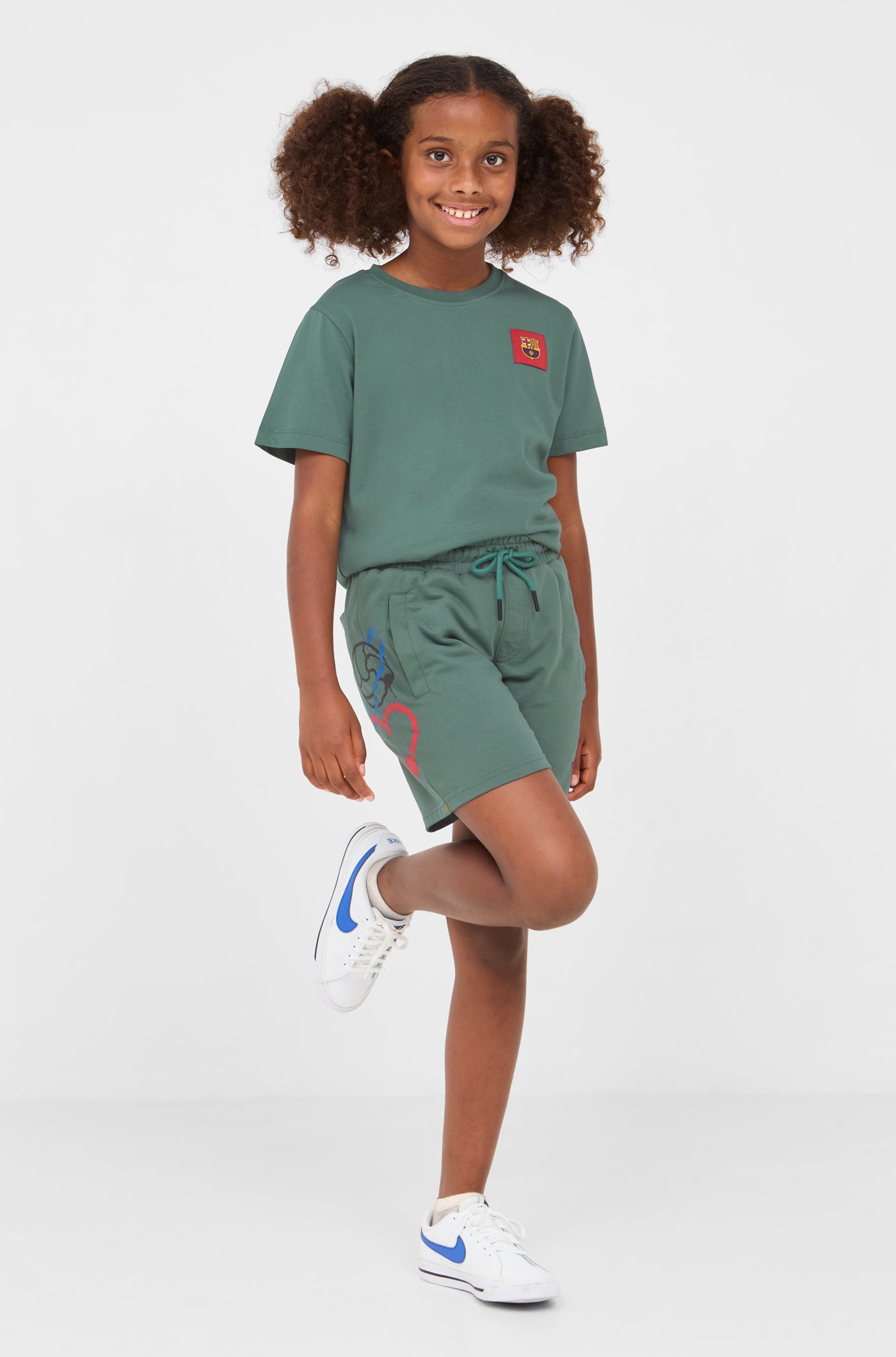 Grüne Shorts mit Barça-Wappen – Junior