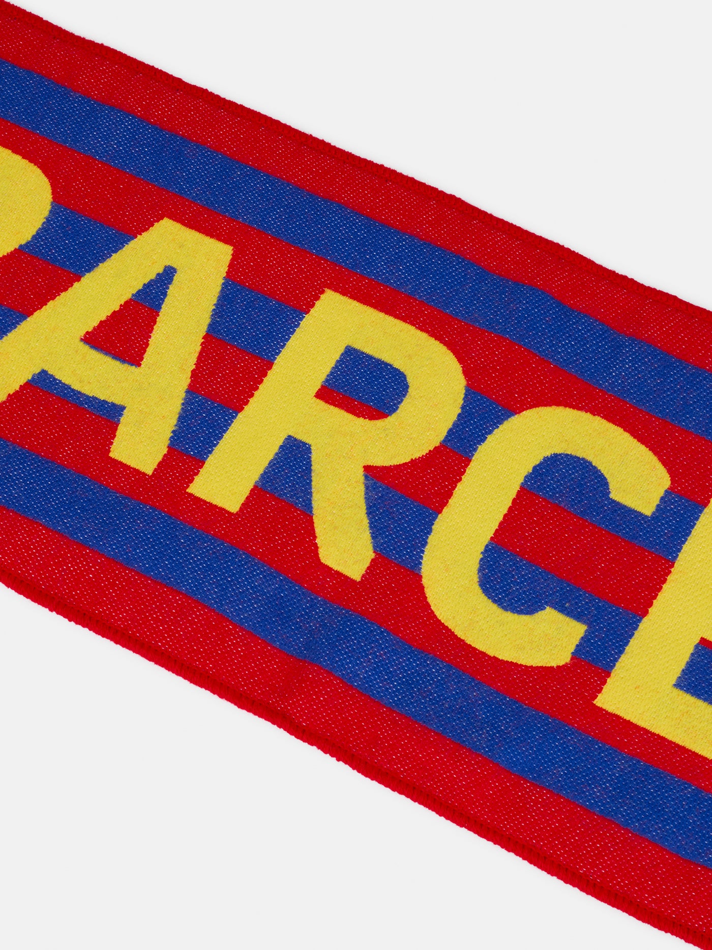 Blaugrana scarf with FC BARCELONA in yellow