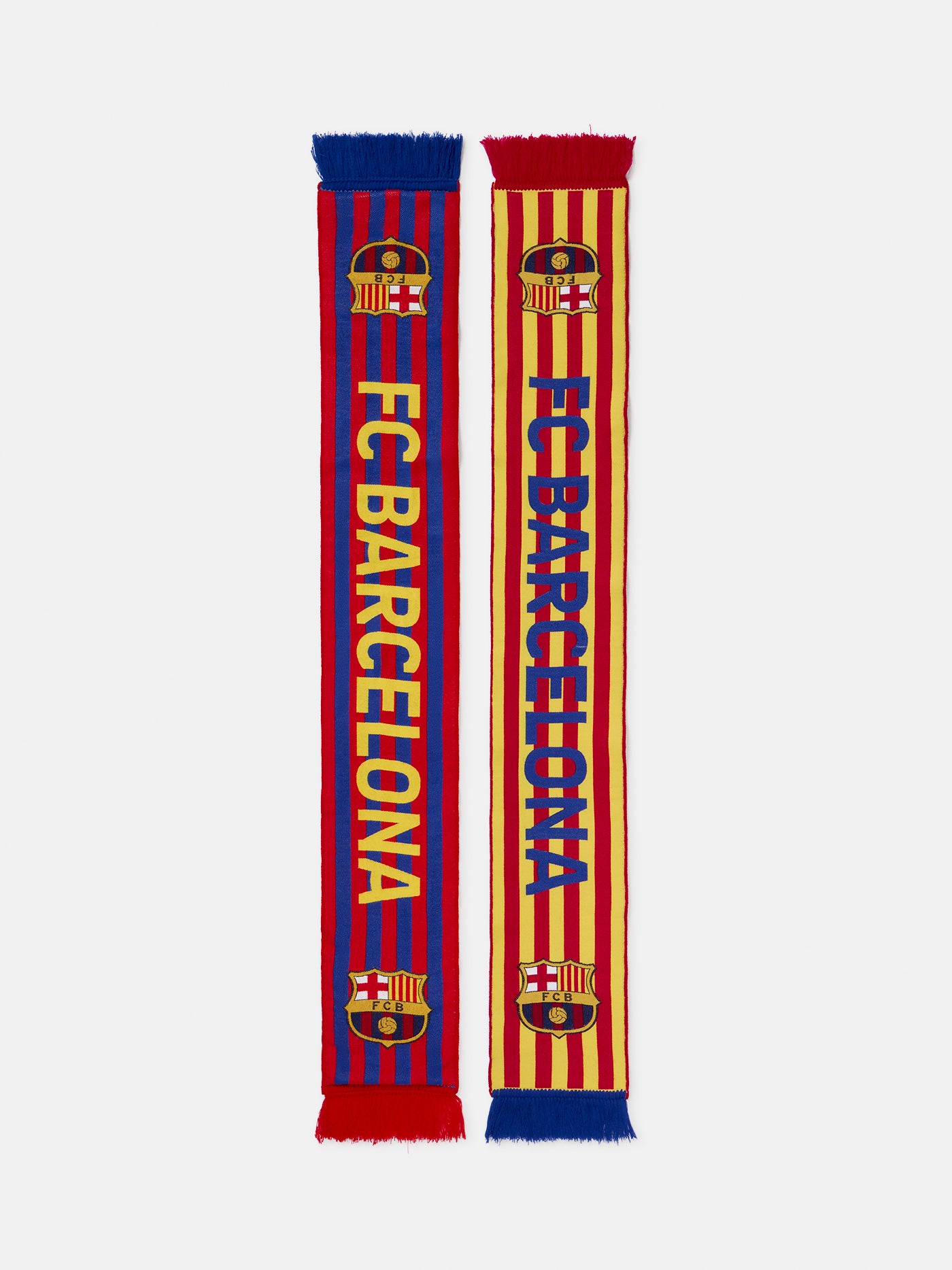 Blaugrana scarf with FC BARCELONA in yellow