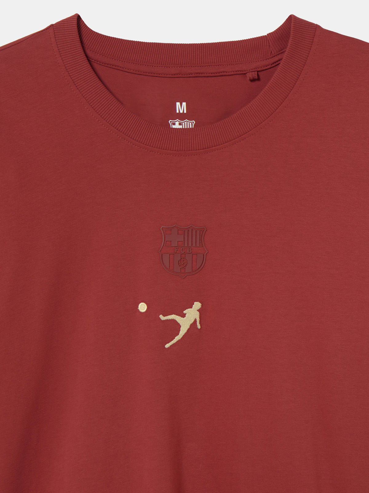  red T-shirt featuring three vintage photos of Johan Cruyff with a football, and the text 'Barça X Johan Cruyff' printed on the back