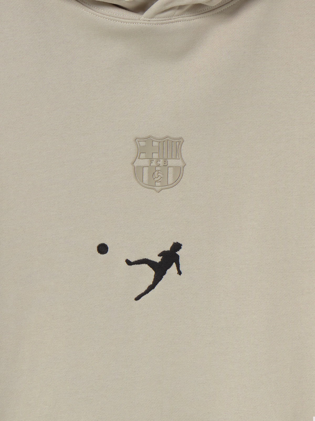 White FC Barcelona hoodie featuring the club's crest and a silhouette of Johan Cruyff performing a volley printed on the chest.