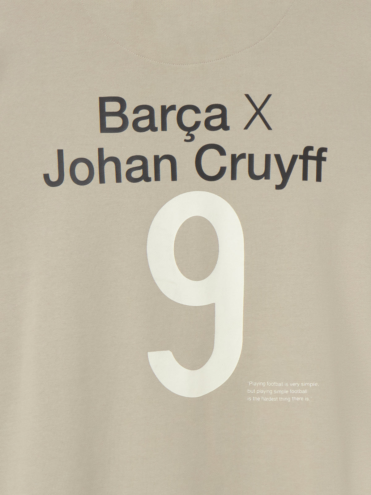 White FC Barcelona hoodie featuring the club's crest and a silhouette of Johan Cruyff performing a volley printed on the chest.