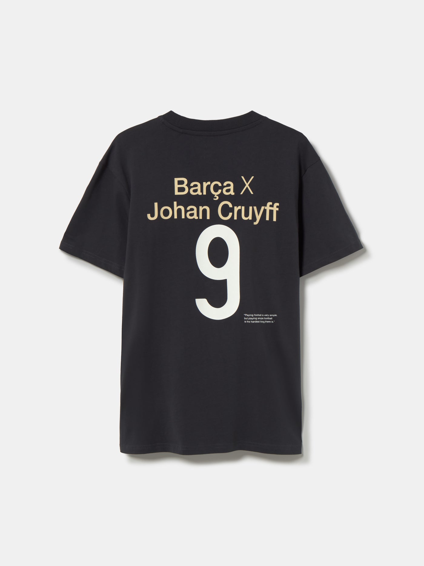  black T-shirt featuring 'Barça X Johan Cruyff' and the number 9 printed on the back,