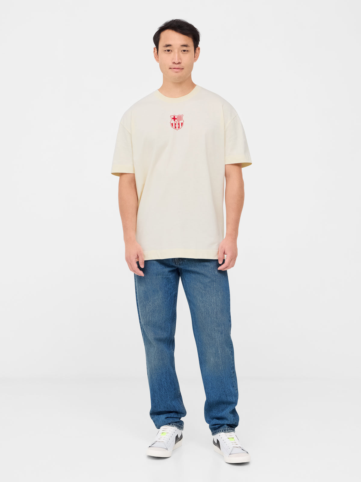 off-white FC Barcelona T-shirt with 'MÉS QUE UN CLUB' and '1899' printed on the back in red and blue,