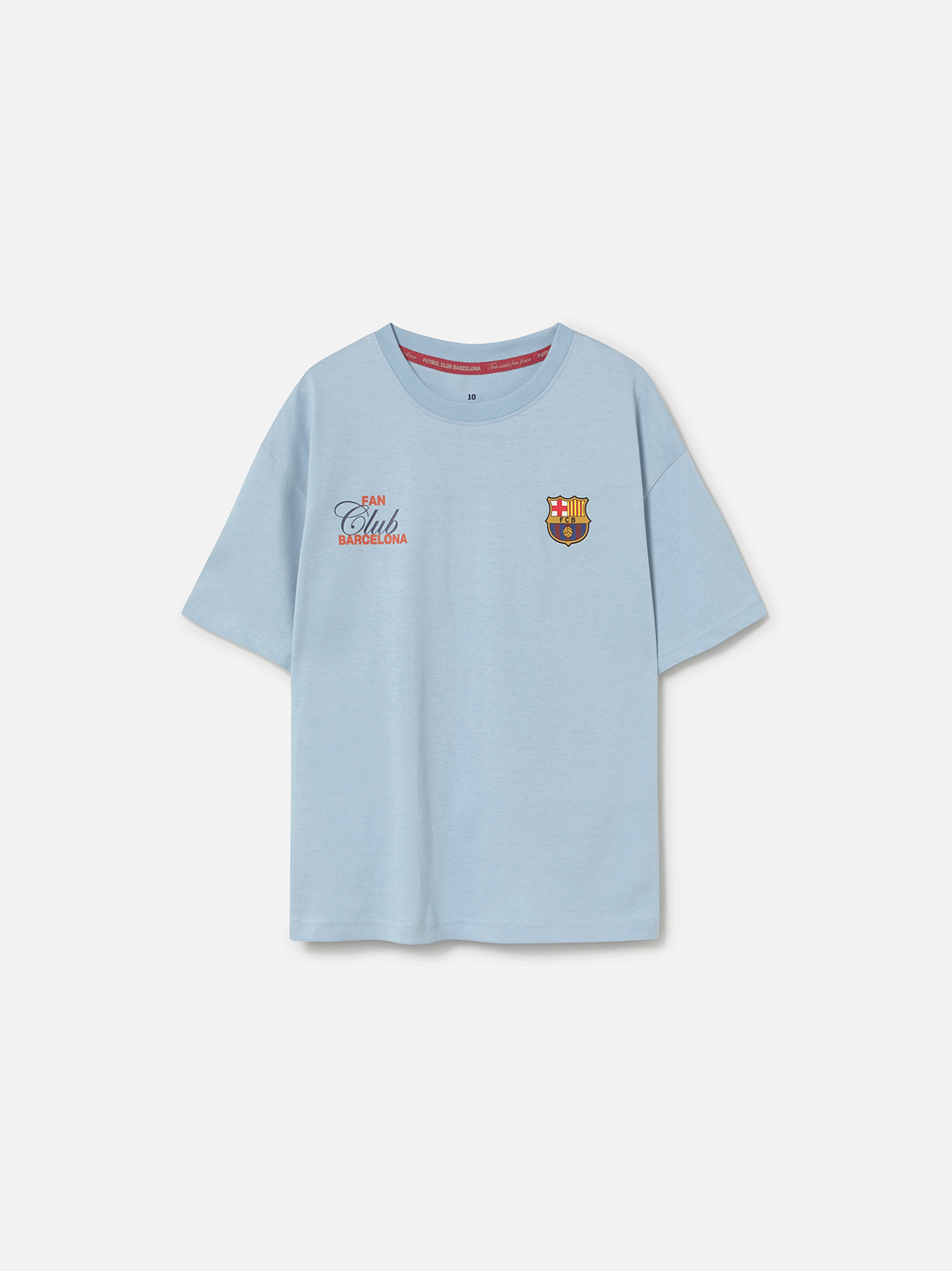 light grey FC Barcelona t-shirt with a large gradient club crest printed on the back, along with the text "Futbol Club Barcelona" and the motto "Tots units fem força