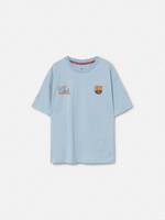 light grey FC Barcelona t-shirt with a large gradient club crest printed on the back, along with the text "Futbol Club Barcelona" and the motto "Tots units fem força