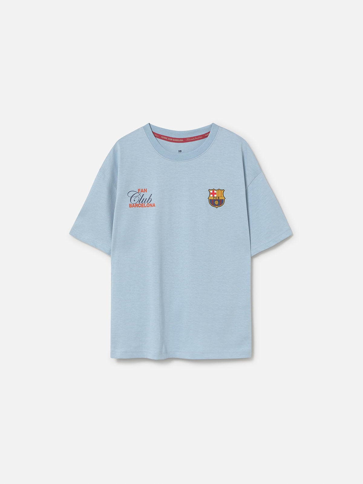 light grey FC Barcelona t-shirt with a large gradient club crest printed on the back, along with the text "Futbol Club Barcelona" and the motto "Tots units fem força