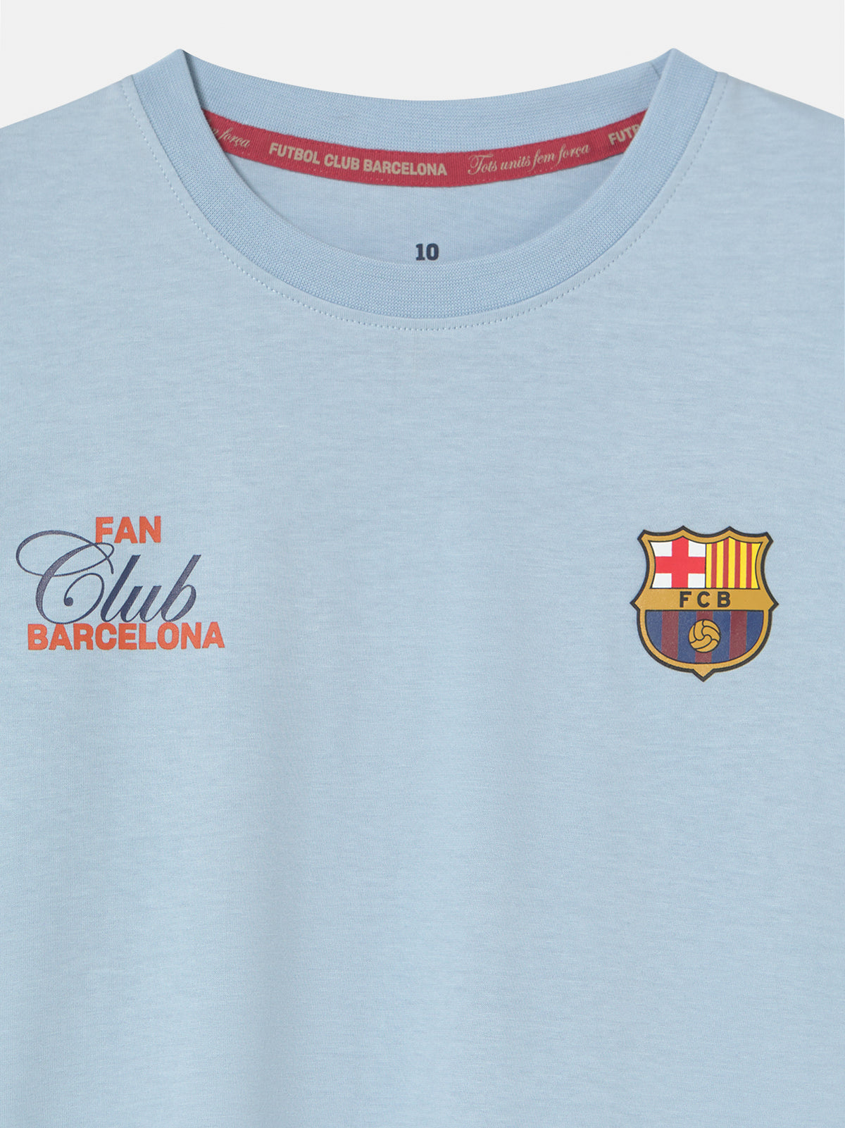 light grey FC Barcelona t-shirt with a large gradient club crest printed on the back, along with the text "Futbol Club Barcelona" and the motto "Tots units fem força