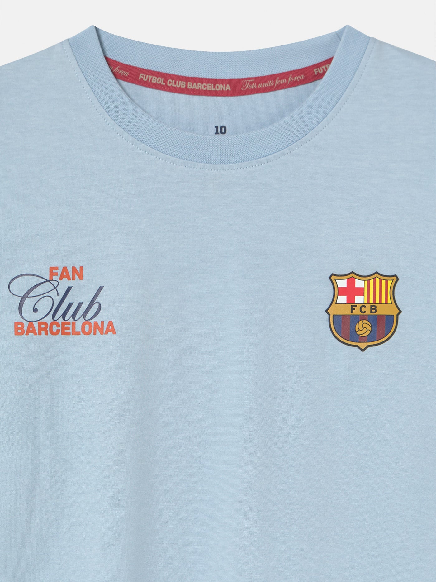 light grey FC Barcelona t-shirt with a large gradient club crest printed on the back, along with the text "Futbol Club Barcelona" and the motto "Tots units fem força