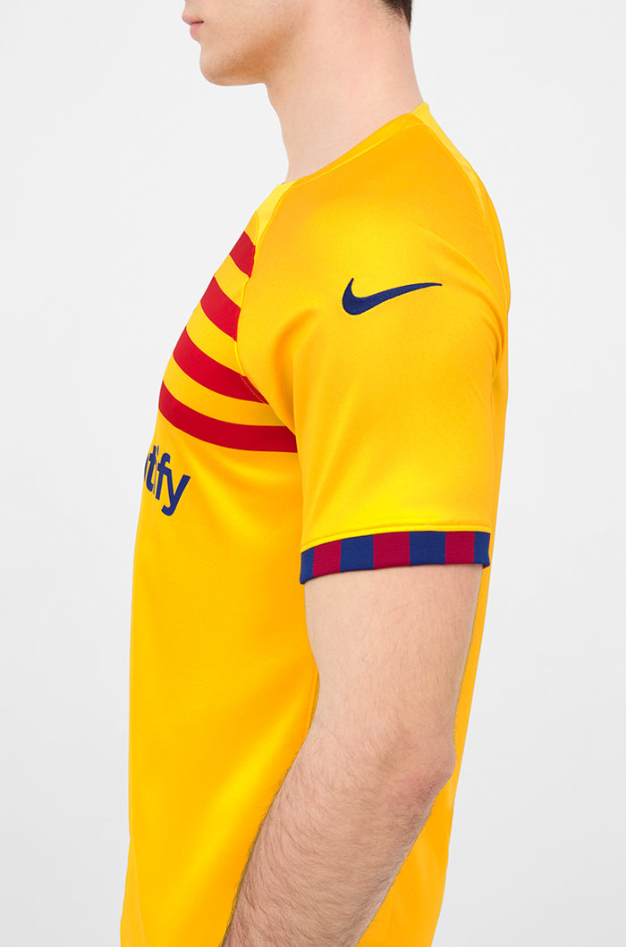 Barcelona shops yellow jersey