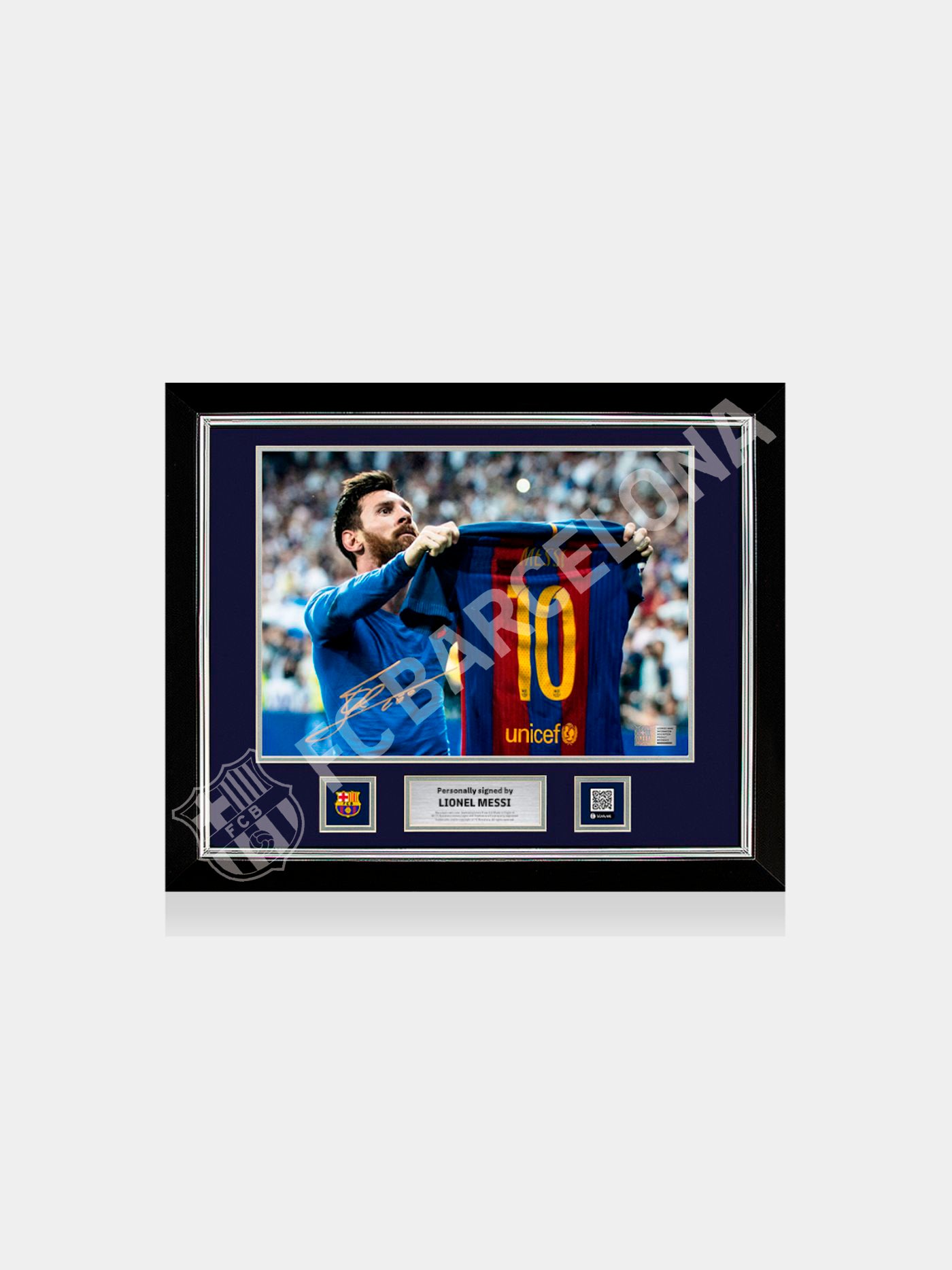 Photographie encadrée du FC Barcelone signée par Lionel Messi – Célébration iconique du Clásico