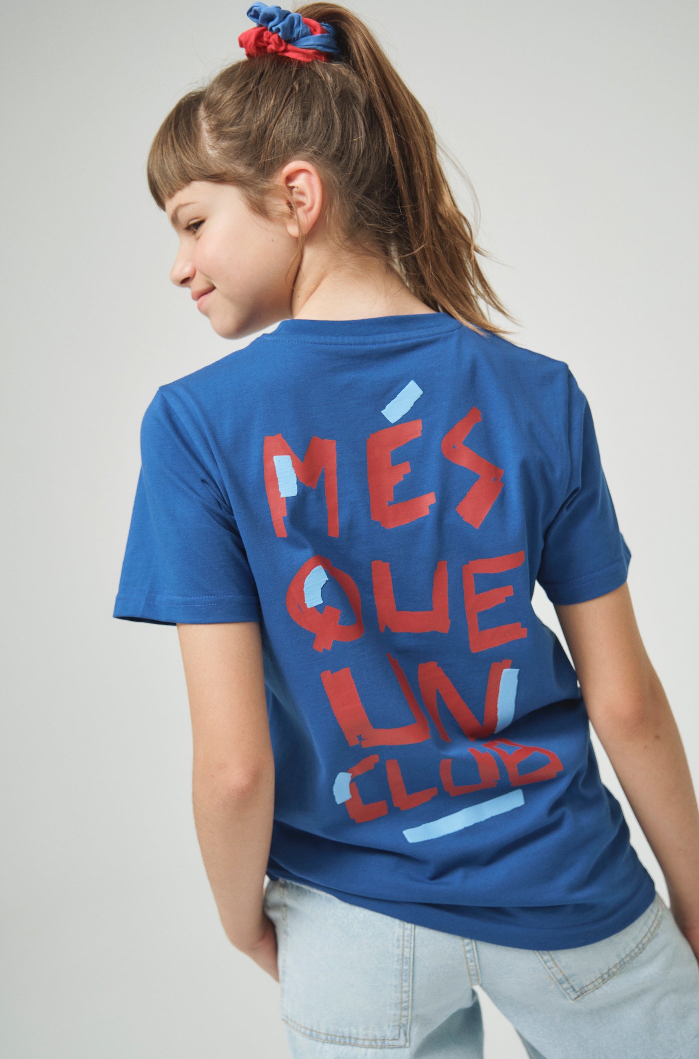 Camiseta azul "Més que un Club" - Junior