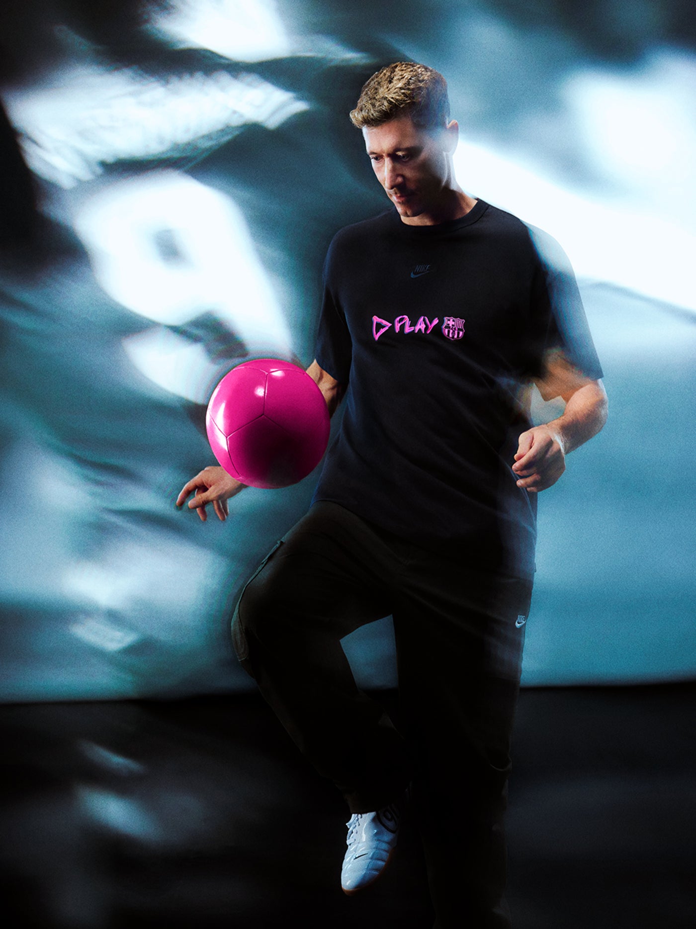 FCバルセロナ ナイキ Rauw Alejandro コラボ 限定ユニ バルセロナ × Rauw Alejandro × Nike コラボユニフォーム - メルカリ