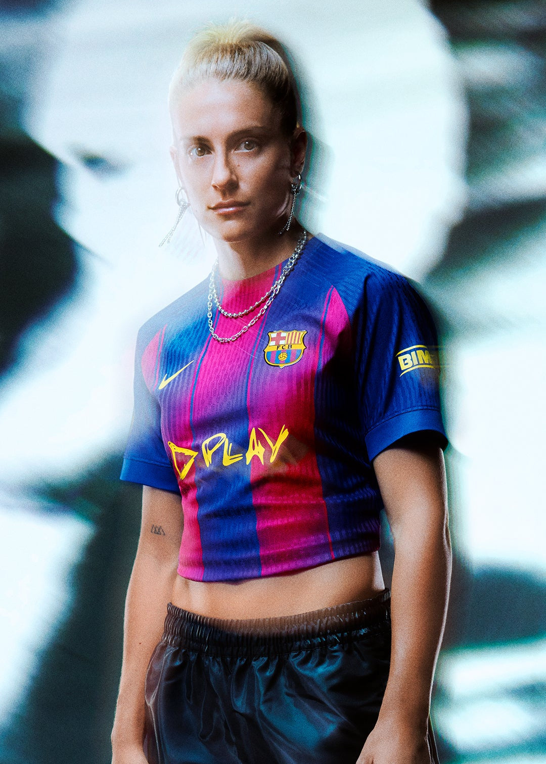 FIRMADA | Edición limitada FC BARCELONA x ED SHEERAN 25/26 camiseta local femenina firmada por los once titulares del partido masculino de El Clásico (26/10) y del partido femenino contra el Granada (19/10)