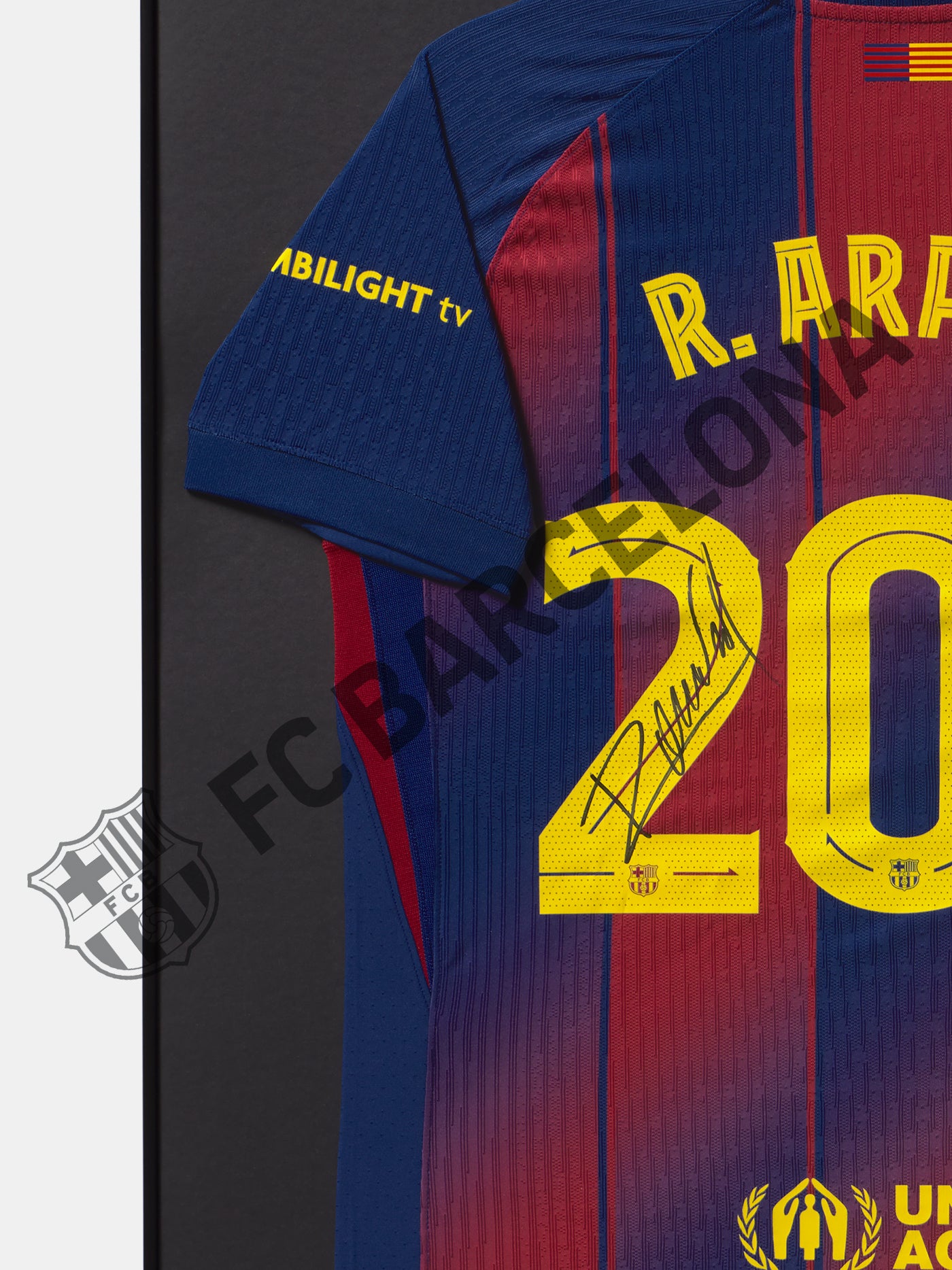 T-shirt signé et encadré Araujo 200 matchs