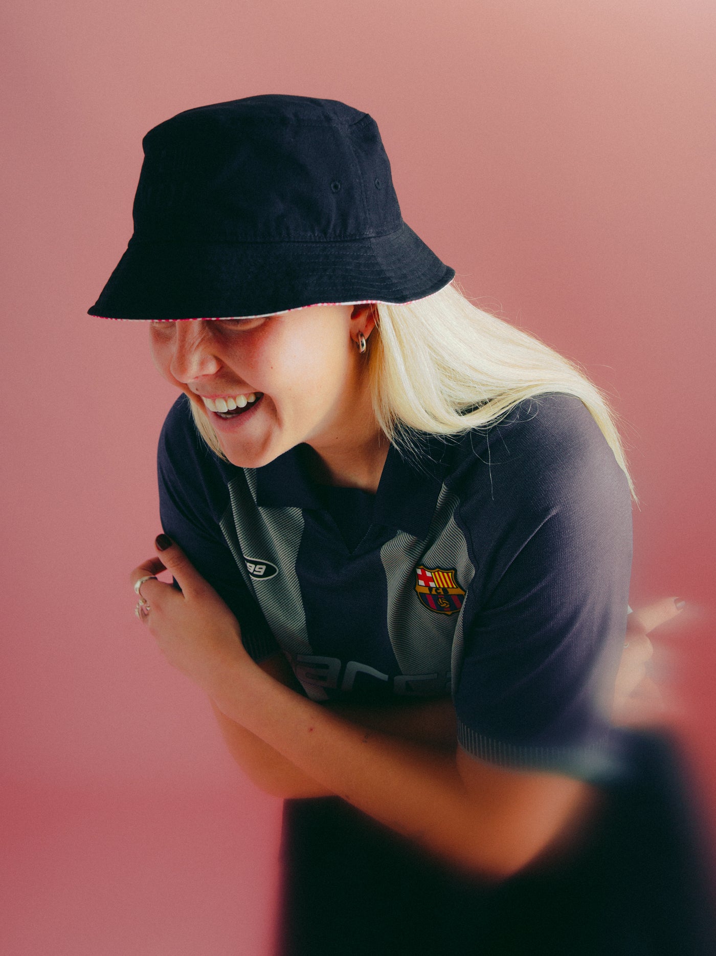 Black bucket hat with dotted pattern and 'Barça' text in blue.