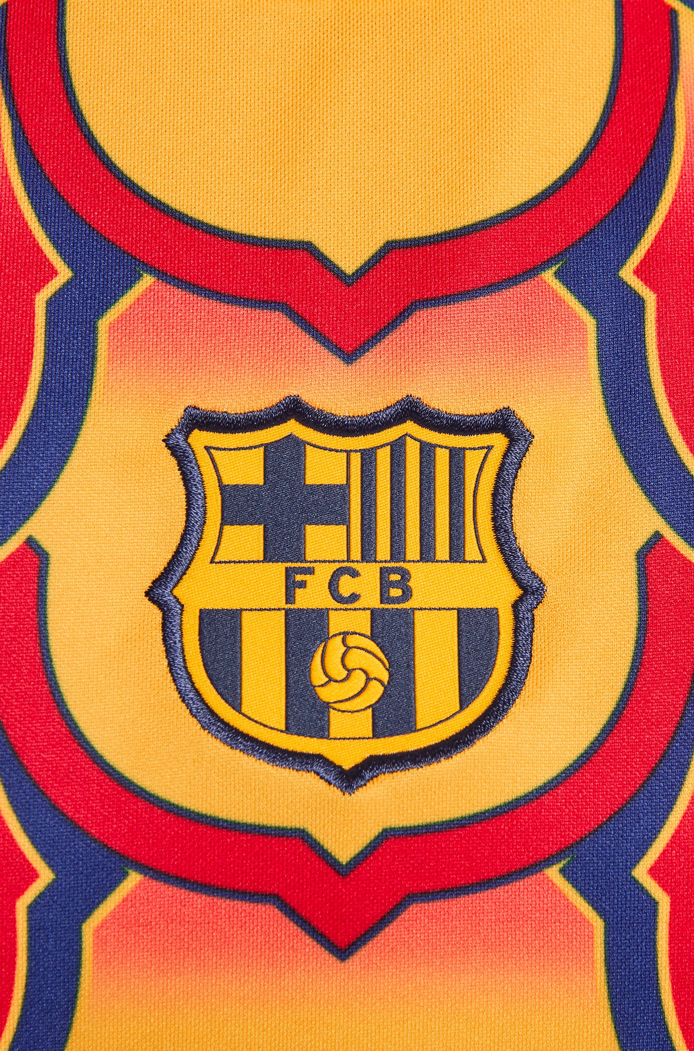 Goldenes Aufwärmtrikot des FC Barcelona