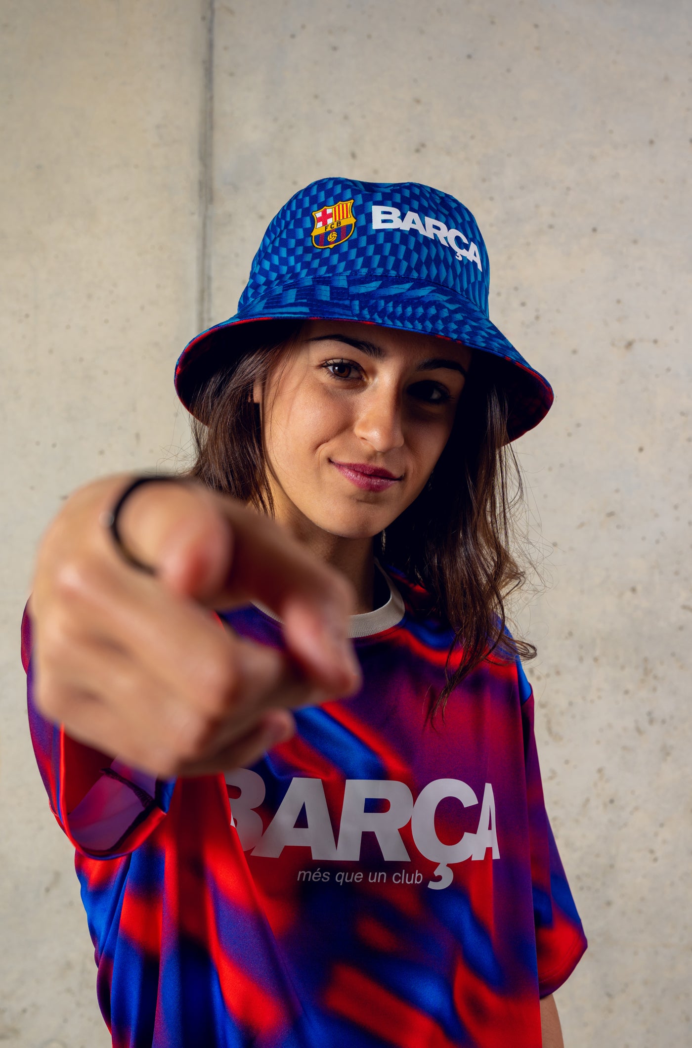 Gorro reversible amb escut del Barça