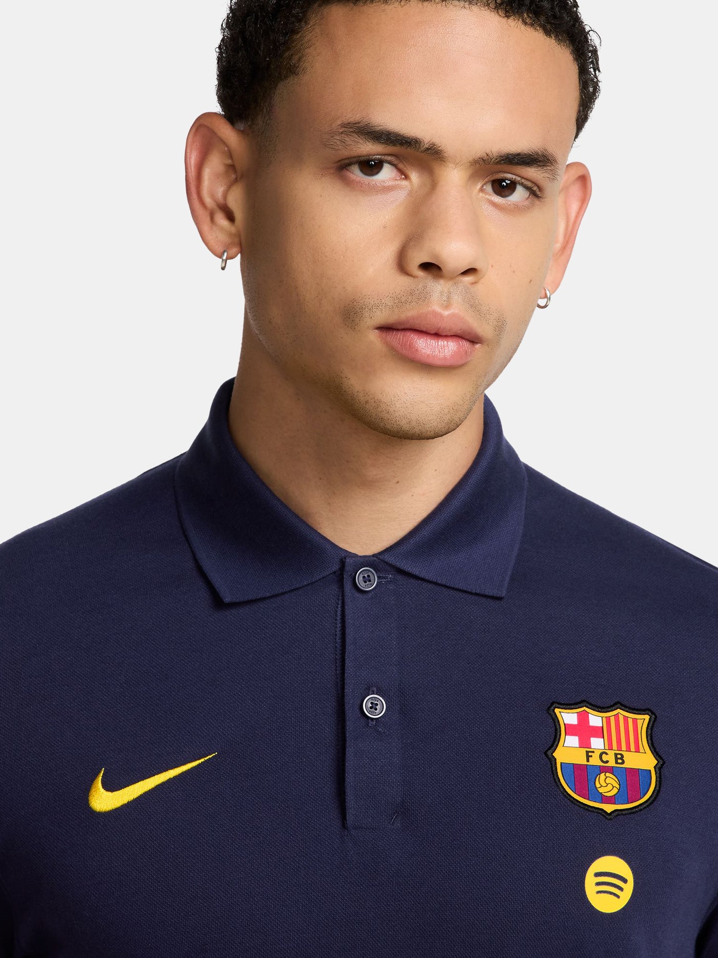 FC Barcelona polo shirt in deep navy. This classic collared polo features the Barça crest and a small Spotify logo on the chest, paired with a yellow Nike swoosh. Designed for a clean, sporty look perfect for both matchday and everyday wear.
