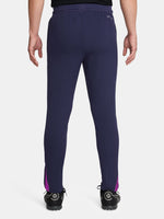 FC Barcelona 2025/26 training pants in deep navy blue with a slim-fit cut. Featuring a textured fabric, elastic waistband, and zip cuffs for comfort and versatility. The iconic Barça crest and yellow Nike swoosh are embroidered on the front.
