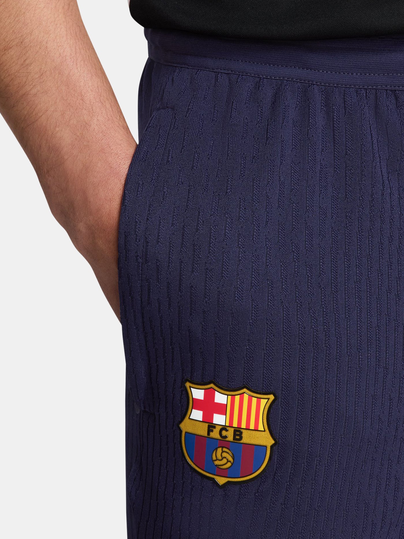 FC Barcelona 2025/26 training pants in deep navy blue with a slim-fit cut. Featuring a textured fabric, elastic waistband, and zip cuffs for comfort and versatility. The iconic Barça crest and yellow Nike swoosh are embroidered on the front.
