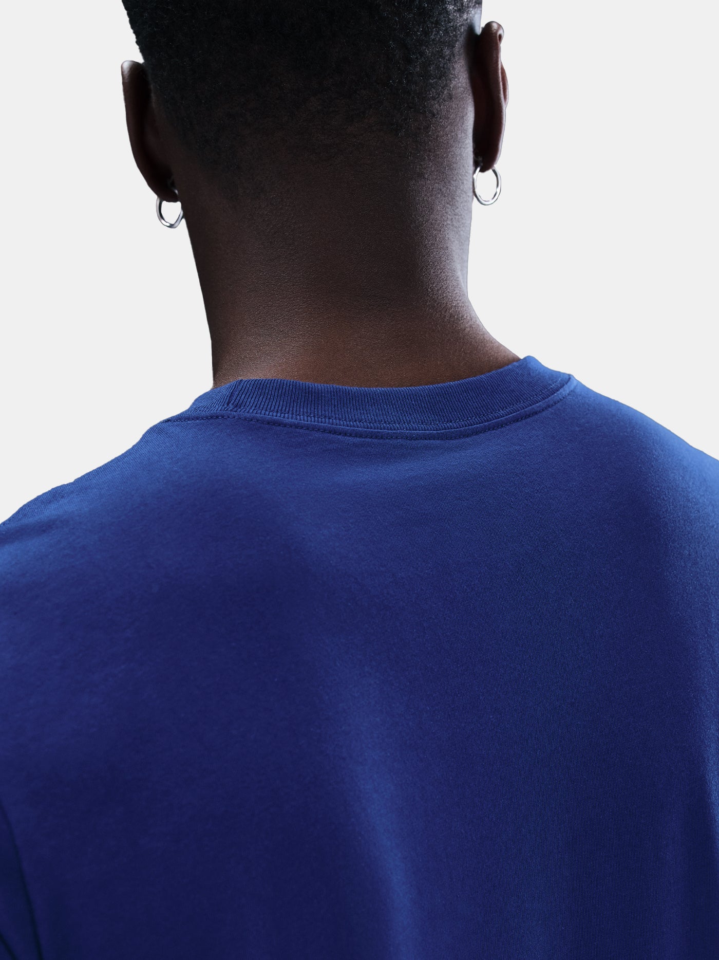 FC Barcelona men's t-shirt in royal blue featuring a minimalist front graphic with the Catalan and club colors, accompanied by the Nike Swoosh and Barça’s “Més que un club” symbol underneath. The design offers a clean and athletic streetwear look, perfect for everyday wear or matchday style.
