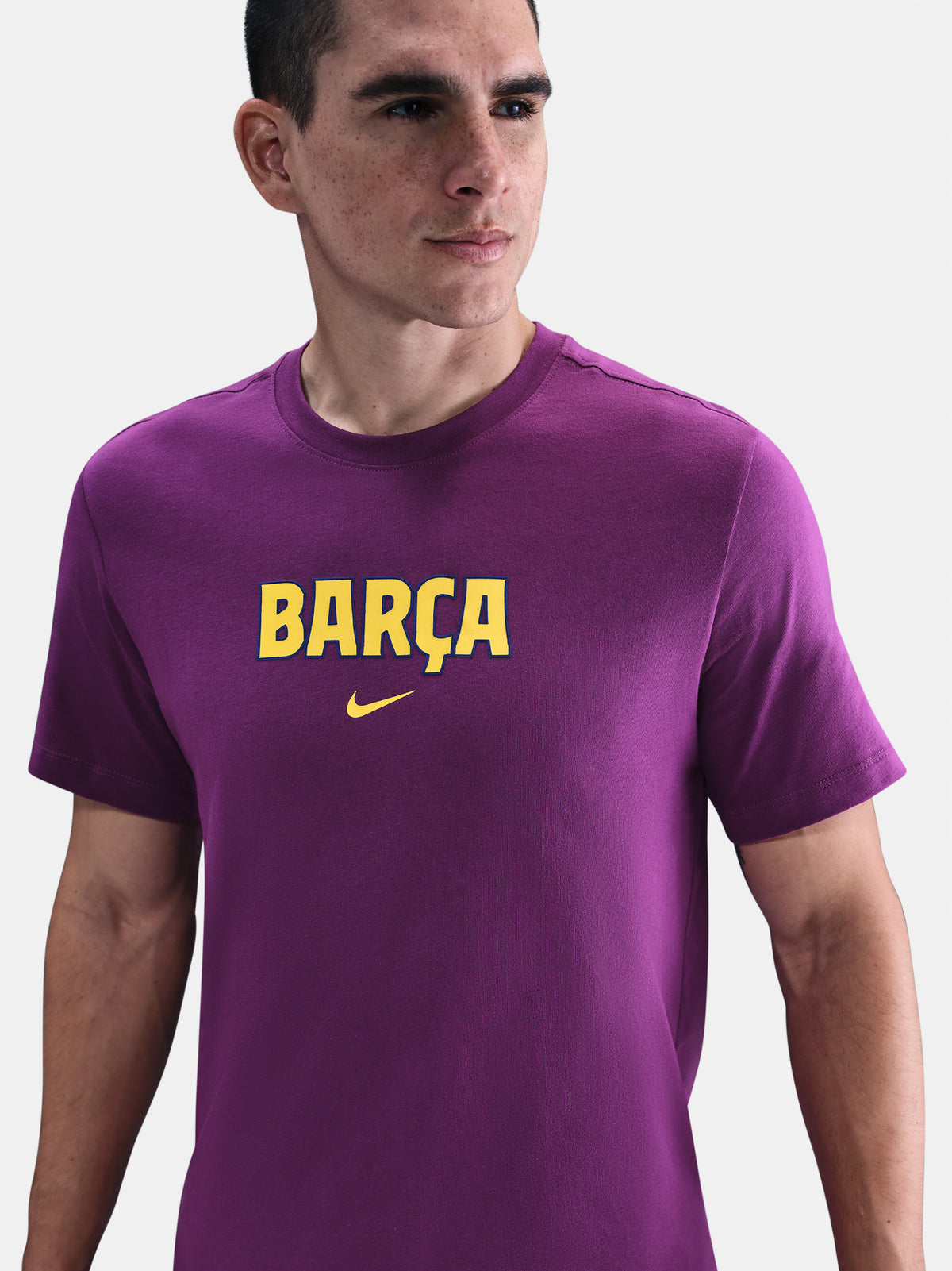 Full-purple Barça set with yellow logo. Bold and athletic summer look.
