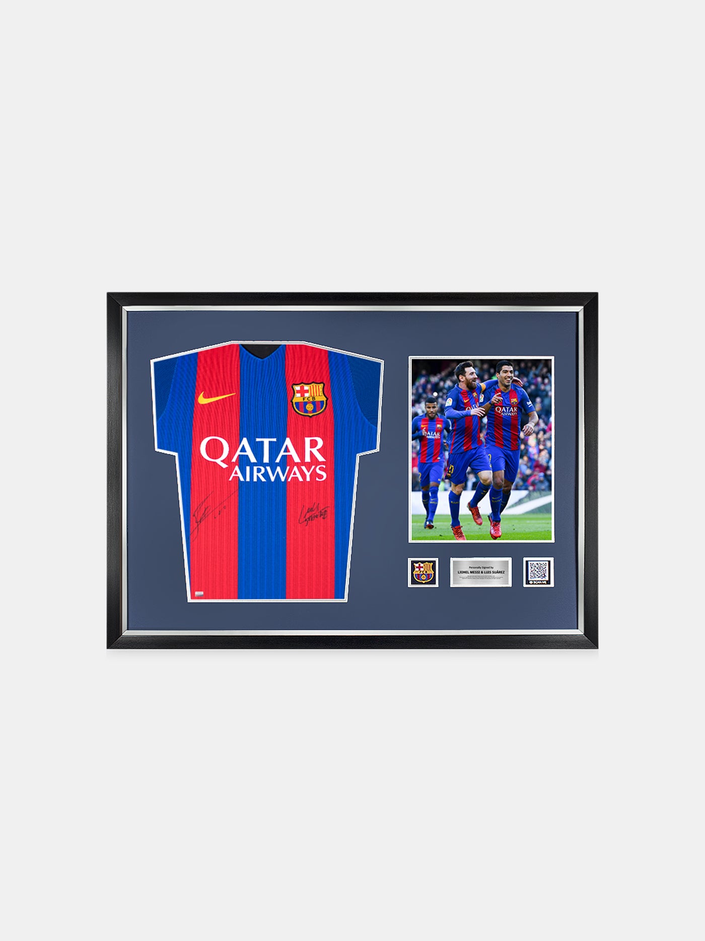 Lionel Messi y Luis Suárez Camiseta oficial del FC Barcelona frontal firmada y enmarcada 2016-17