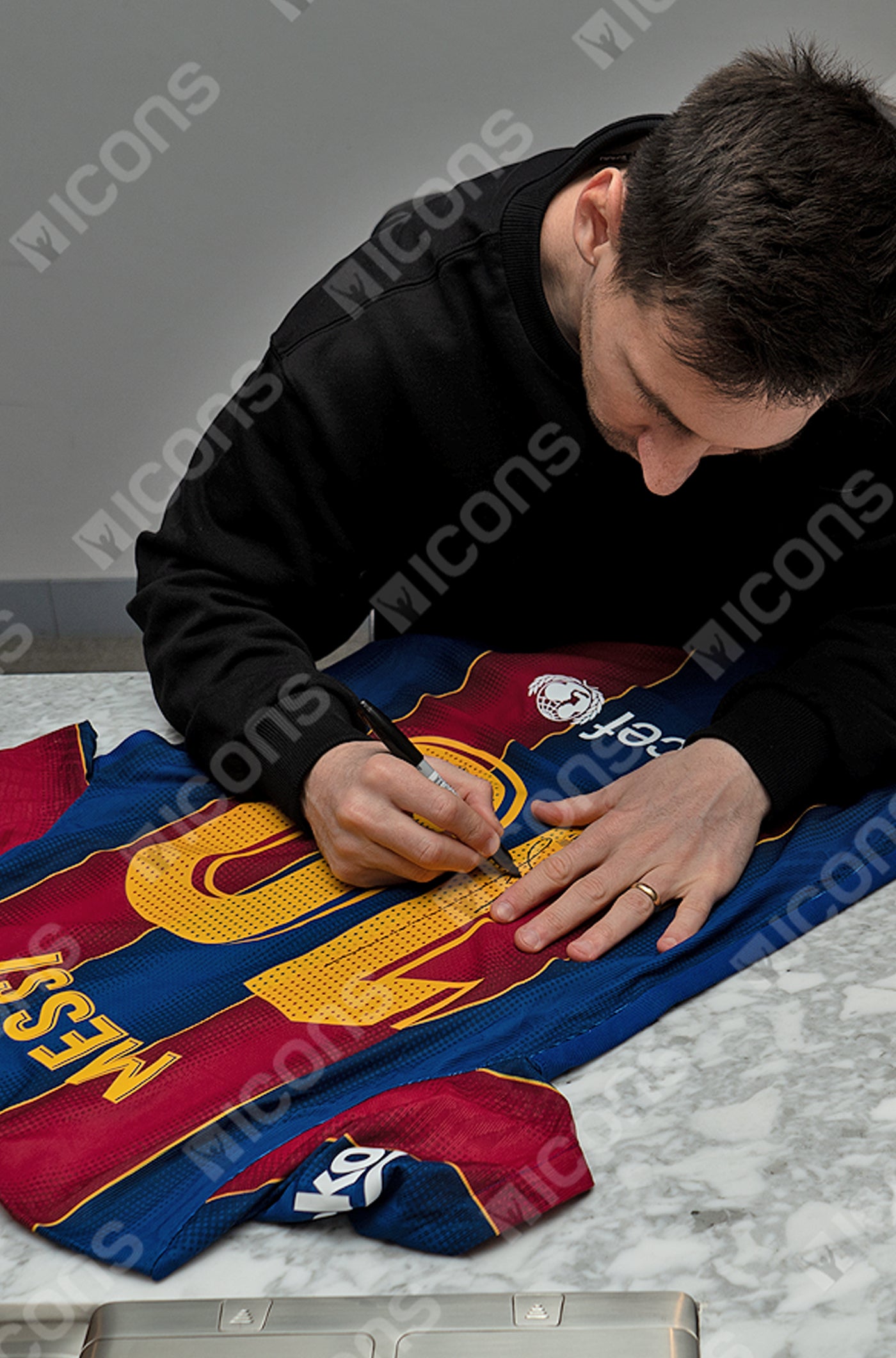 Official shirt from the 18/19 season FC Barcelona Home Kit, signed by  Patrick Kluivert