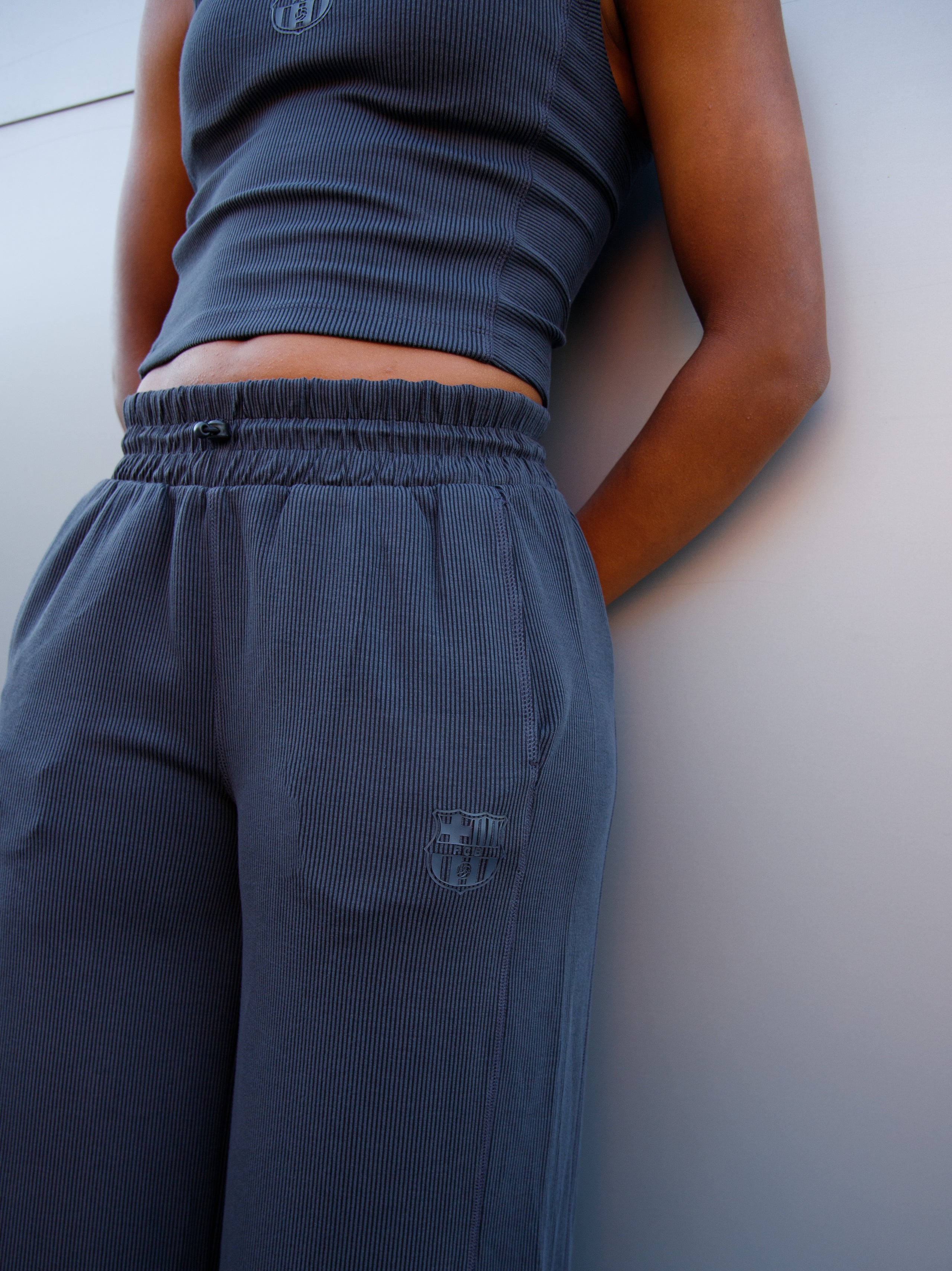 Pantalón Ancho Gris Barça Essentials – Mujer