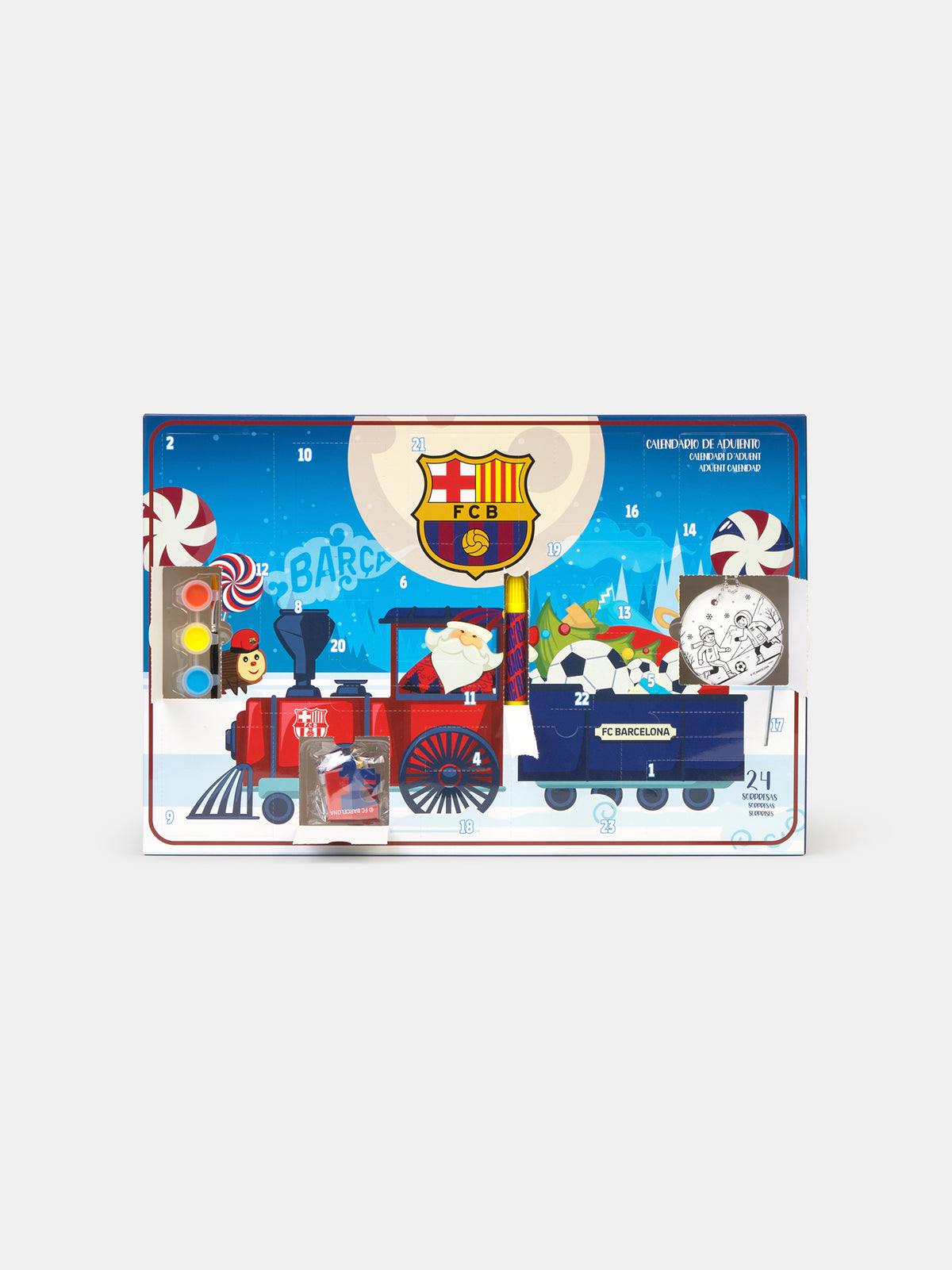 Vue de face d’un calendrier de l’Avent du FC Barcelona avec un design bleu sur le thème de l’hiver, l’écusson du club, des cases numérotées et de petites illustrations festives.