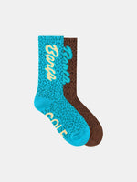 Deux chaussettes FC Barcelona, une turquoise et une marron à imprimé léopard avec l’inscription Barça.