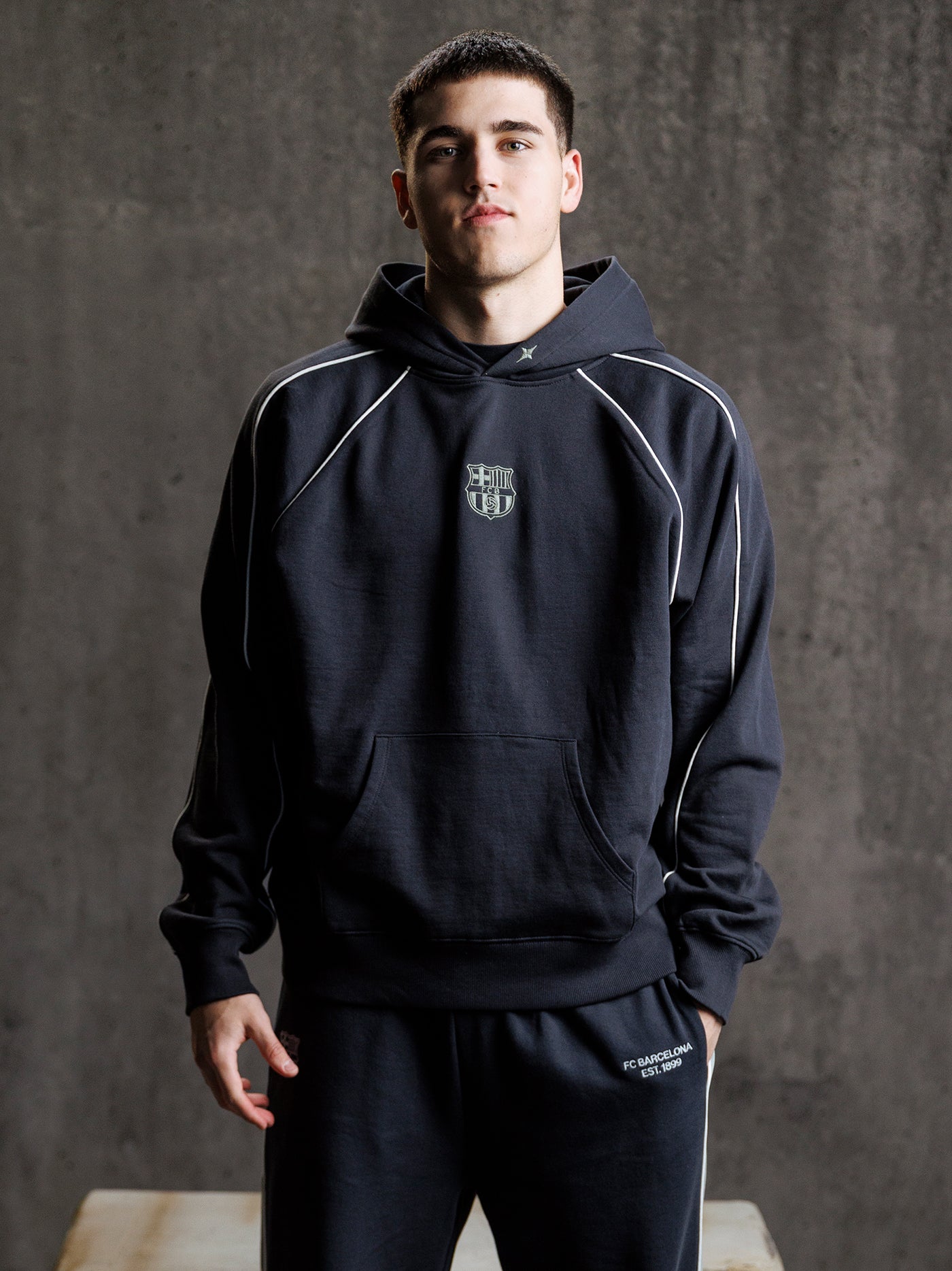 FC Barcelona Sweats à capuche et sweats. FR FC Barcelona Sweats à capuche et sweats. FR