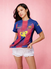 SIGNÉ | Maillot édition limitée FC Barcelona x Olivia Rodrigo 25/26 domicile homme signé par les onze titulaires du match El Clásico masculin (10/05) et du match féminin vs. Levante UD (06/05)