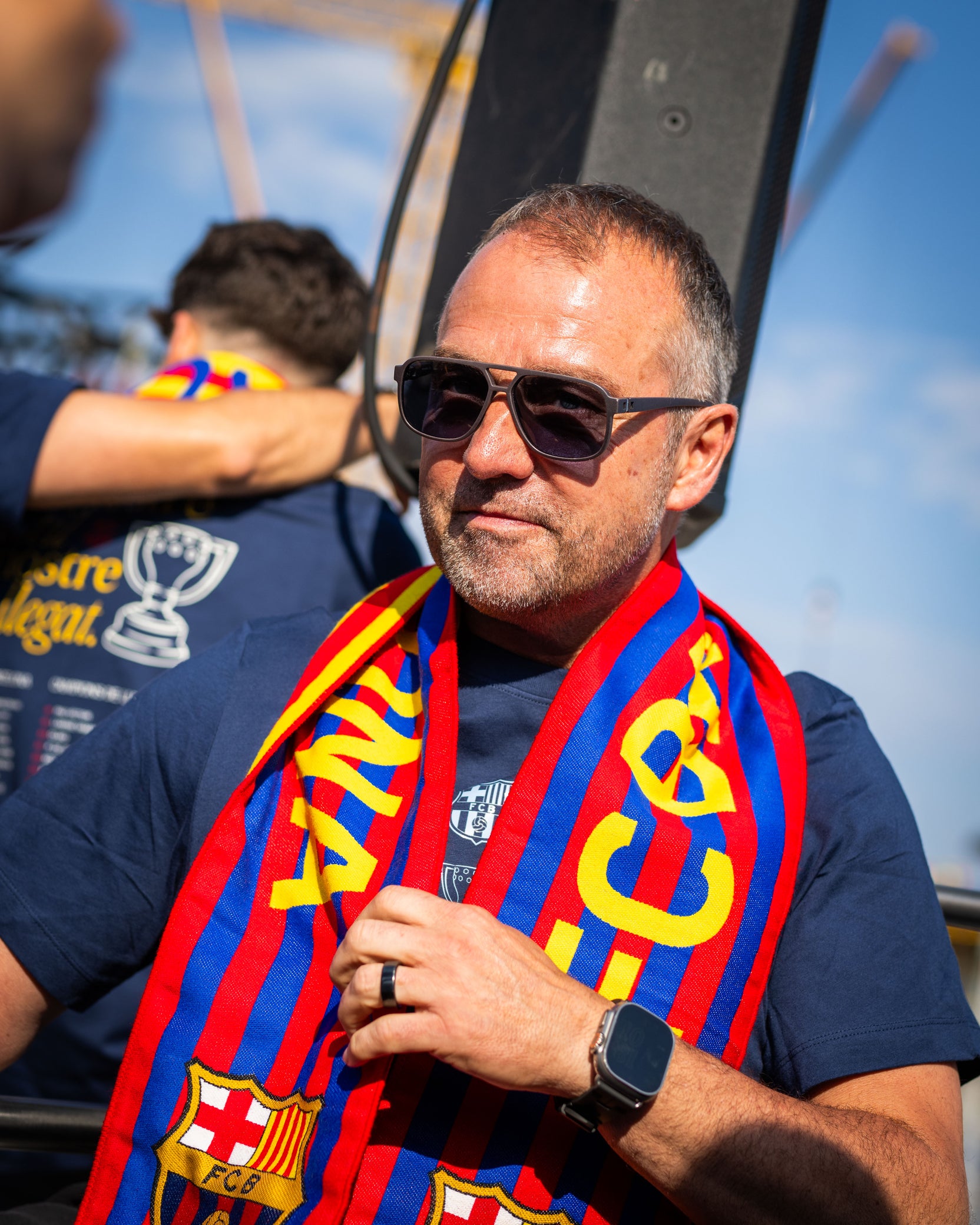 Hansi Flick with the scarf of FC Barcelona