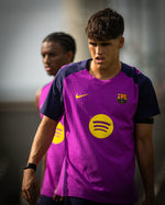 Pau Cubarsi with the Player's Training Shirt 25/26